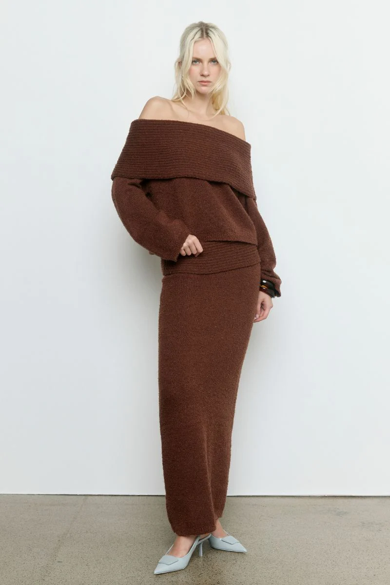 SANNA OFF SHOULDER SWEATER - COFFEE